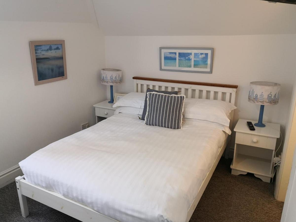 Sunset Guest House Hunstanton Dış mekan fotoğraf A bedroom at the Old Post Office
